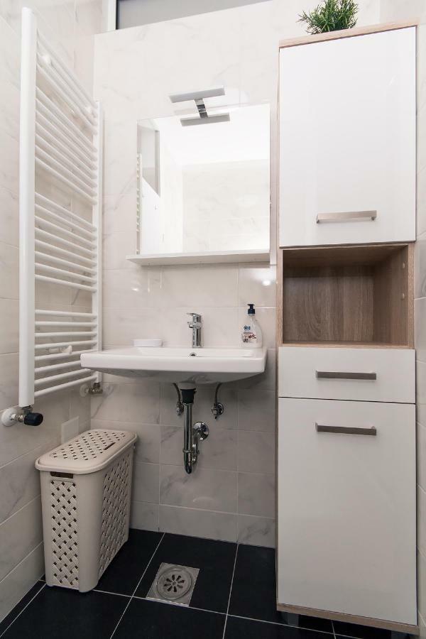 Appartement Studio Apartman Bella à Zagreb Extérieur photo