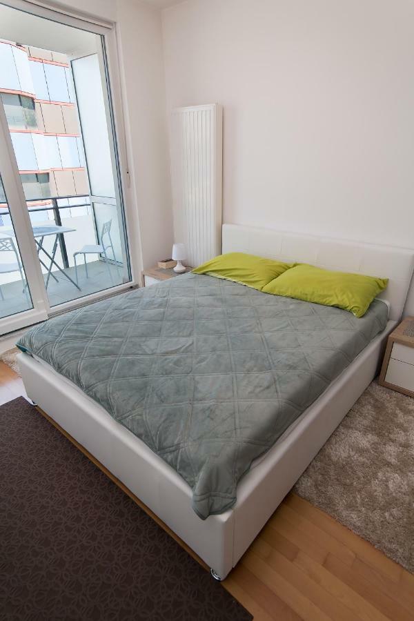 Appartement Studio Apartman Bella à Zagreb Extérieur photo